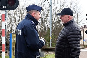 Radomszczańska policja ostrzega: lekceważenie przepisów na przejazdach kolejowych -21175