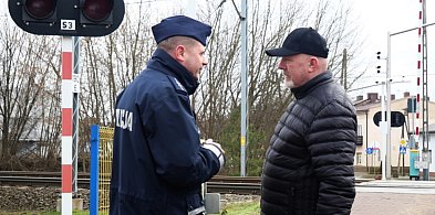 Radomszczańska policja ostrzega: lekceważenie przepisów na przejazdach kolejowych -21175