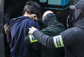 Prokuratura: Mieszko R. usłyszał zarzuty zabójstwa, usiłowania zabójstwa i znieważ-22960