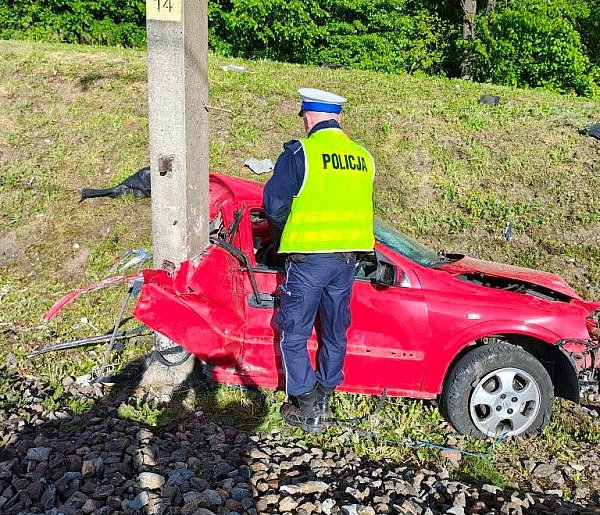 Śmiertelny wypadek na przejeździe pod Piotrkowem, ruch pociągów wstrzyman-23014