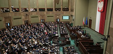 Sejm uchwalił ustawę zakazującą sprzedaży wszystkich typów e-papierosów osobom nie-23102