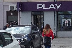Play na celowniku UOKiK. Chodzi o pieniądze ściągane z kont klientów-23447