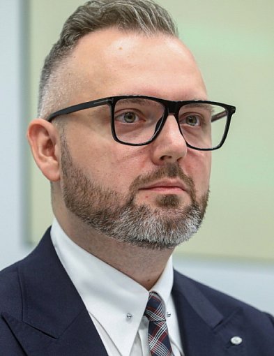 Dyrektor ZUS: ruszają wypłaty renty wdowiej, w pierwszym terminie otrzyma ją 86 ty-23500