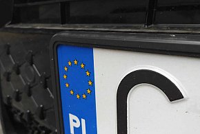 Rejestracja auta przez internet i koniec z przynoszeniem tablic. Rząd przyjął...-23555