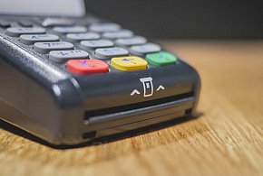 Zakaz sprzedaży i większy nadzór. Tych produktów nie kupią już nieletni-23600
