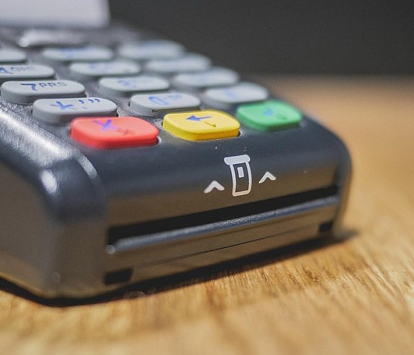 Zakaz sprzedaży i większy nadzór. Tych produktów nie kupią już nieletni-23600