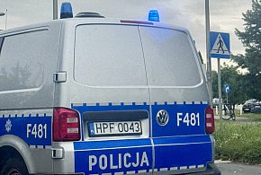 Rowerzystka wjechała pod samochód na przejściu dla pieszych. Policja przypomina o -23650