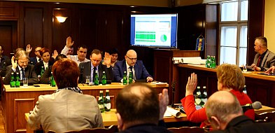 Obowiązkowe transmisje posiedzeń komisji rady gminy. Politycy i samorządowcy scept-23669