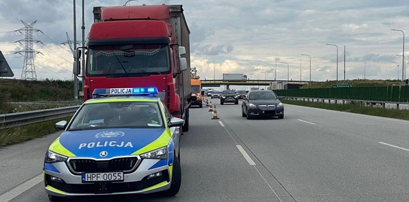 Pijany kierowca ciężarówki zatrzymany na A1 pod Radomskiem. Miał ponad 2 promile - 23889