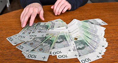 Blisko co trzeci Polak regularnie odkłada pieniądze m.in. na tzw. czarną godzinę-23920