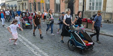41 tys. kroków dziennie na Jasną Górę. W Polsce trwa sz-23983