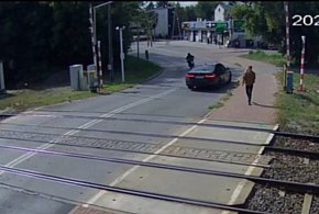 Nietrzeźwy kierowca skutera uderzył w bmw na ulicy Piłsudskiego w Radomsku-24355