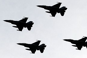 Siemoniak: podczas ćwiczeń przed AirSHOW w Radomiu rozbił się samolot F-16, pilot -24387