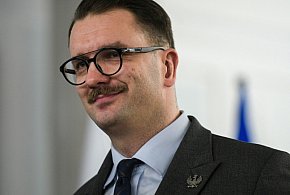 Poseł Łukasz Mejza jechał z prędkością 200 km/h; odmówił przyjęcia mandatu-25007