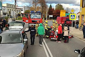 Młoda kobieta potrącona na pasach w Kamieńsku przez równie młodego kierowcę BMW-25083