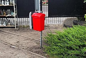 Widzisz taki pojemnik na cmentarzu. Oto, do czego służy-25109