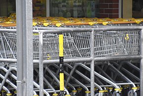 Czy 1 listopada zrobisz zakupy? Ten weekend zaskoczy wielu klientów-25256