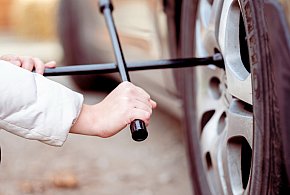 Z pozoru drobiazg, a może skończyć się tragedią. Urząd ostrzega kierowców-25366