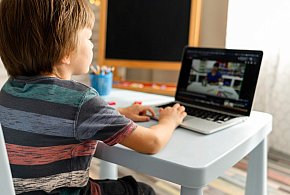 Popularni influencerzy mogą mieć kłopoty. Treści dla dzieci budzą kontrowersje-25398