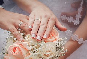 40 tys. zł za ślub i dziecko. PiS chce zachęcać do małżeństw i rodzicielstwa-25541