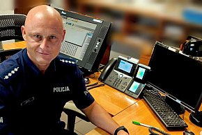 Półgodzinna rozmowa dyżurnego z policji w Radomsku pomogła uratować życie 62-latka-25818