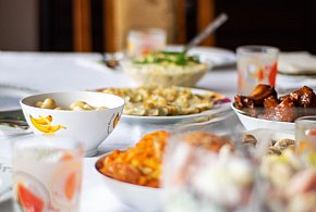 Polacy znów sięgną głębiej do kieszeni. Tyle wydają na świąteczne jedzenie-25841