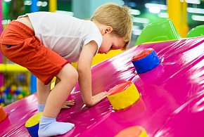 Zostawiasz dziecko w sali zabaw? Urząd wykrył poważne uchybienia-26193