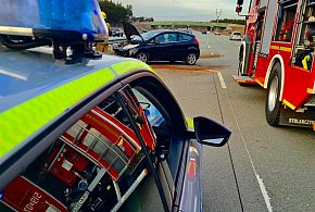 Zderzenie dwóch aut na A1 pod Kamieńskiem. Kierowca zasnął, dwa pasy zablokowane