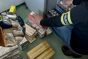 Nielegalne papierosy i tytoń nie trafią na rynek. Policja w Radomsku udaremniła…