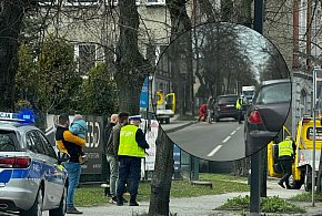Policja wyjaśnia okoliczności kolizji samochodów przy ul. Kościuszki w Radomsku