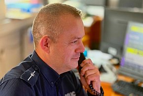 Aspirant Kamil Przybylski, policjant z Radomska pomógł mężczyźnie w kryzysie