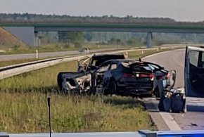 Autostrada A1 zablokowana po czołowym zderzeniu samochodów