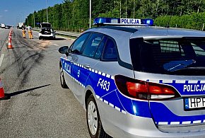 Audi wbiło się w ciężarówkę na A1 pod Radomskiem. Kierowca prawdopodobnie usnął