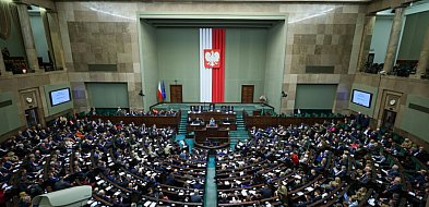 Sejm jednomyślnie za zmianą ws. wynagrodzenia nauczycieli za godziny ponadwymiarow-25486