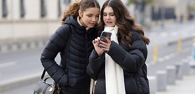 Psycholog w Dniu Bezpiecznego Internetu: smartfon szkodzi rozwojowi dziecka