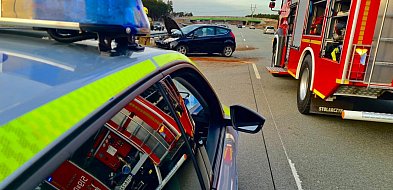 Zderzenie dwóch aut na A1 pod Kamieńskiem. Kierowca zasnął, dwa pasy zablokowane