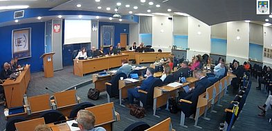 Częstochowa: Podejrzany o korupcję prezydent miasta z wotum zaufania od rady miast
