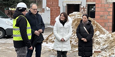 Stary basen znika, powstaje nowa hala sportowa w Radomsku. Sprawdzamy jak postępy