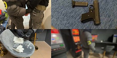 Akcja służb w Przedborzu. Nielegalny hazard, narkotyki i broń w jednym lokalu