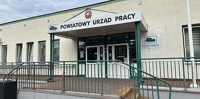 Raport: prawie 60 proc. osób w wieku 18–24 lata szuka nowej pracy