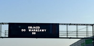 Poważny wypadek na A1 pod Tuszynem. Osobówka wjechała pod naczepę ciężarówki