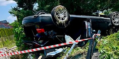 18-letni kierowca dachował w Radomsku. Kosztowna brawura na ulicy Jagodowej