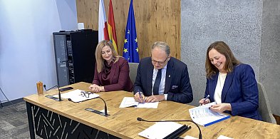 W Radomsku podpisano dwie umowy na ponad 40 mln zł z funduszy unijnych-25298