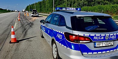 Audi wbiło się w ciężarówkę na A1 pod Radomskiem. Kierowca prawdopodobnie usnął