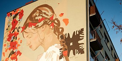 Nowy mural w Piotrkowie nawiązuje do ludowych-25246