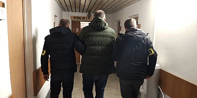 Pajęczno: urzędnicy wyprowadzeni z pracy i zatrzymani,-25545