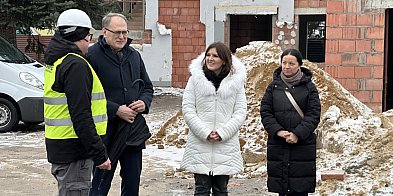 Stary basen znika, powstaje nowa hala sportowa w Radomsku. Sprawdzamy jak postępy