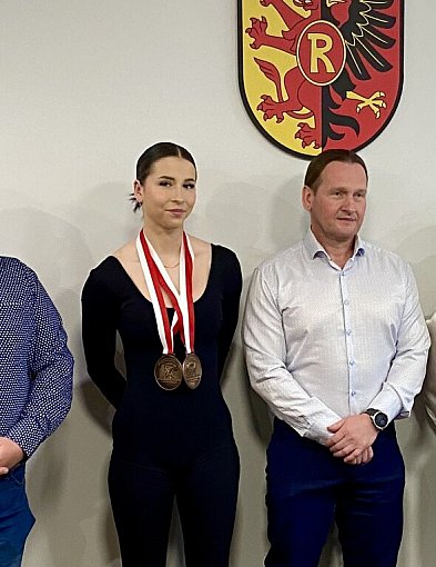 Sukces sztangistów z powiatu radomszczańskiego. Starosta podziękował medalistkom