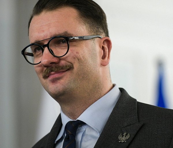 Poseł Łukasz Mejza jechał z prędkością 200 km/h; odmówił przyjęcia mandatu-25007