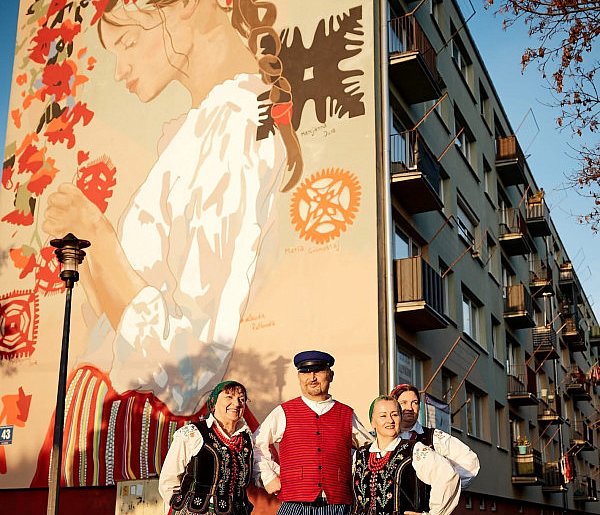 Nowy mural w Piotrkowie nawiązuje do ludowych tradycji regionu-25246